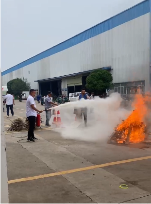 筑牢安全防线 护航市场平稳运行