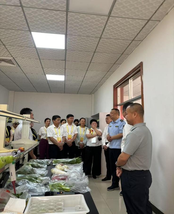 随州市人大常委会到随州白沙洲市场开展食品安全活动  守护群众“舌尖安全”