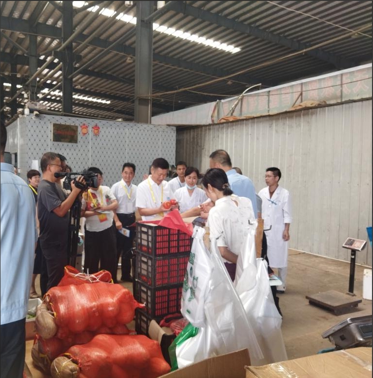 随州市人大常委会到随州白沙洲市场开展食品安全活动  守护群众“舌尖安全”